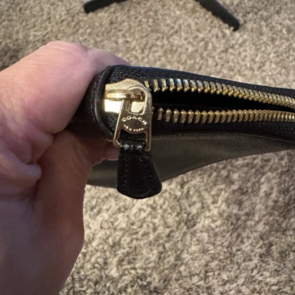 Coach Leather Wallet Black Zip Around EUC - Picture 10 of 10